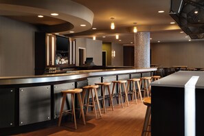 Serves dinner and happy hour - SpringHill Suites Minneapolis-St Paul Airpt/Mall of America (Bloomington)