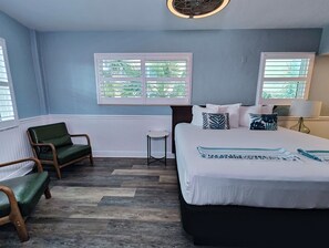 Studiosuite – junior, 1 kingsize-seng, strandutsikt | Sengetøy av topp kvalitet og senger med overmadrass