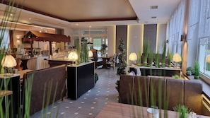 Buffet breakfast on weekdays (EUR 16 per person)