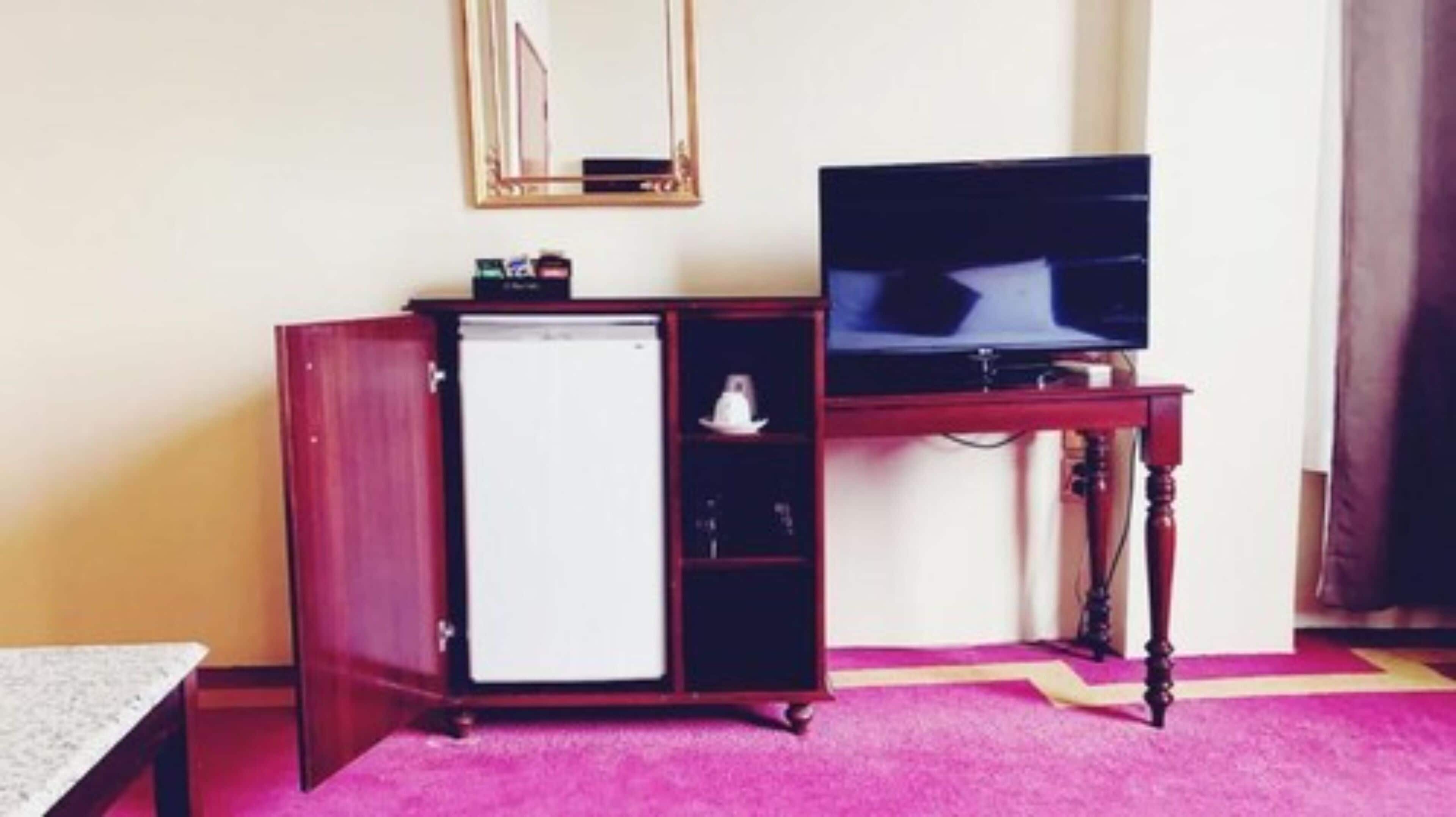 1 bedroom, desk, iron/ironing board, cots/infant beds