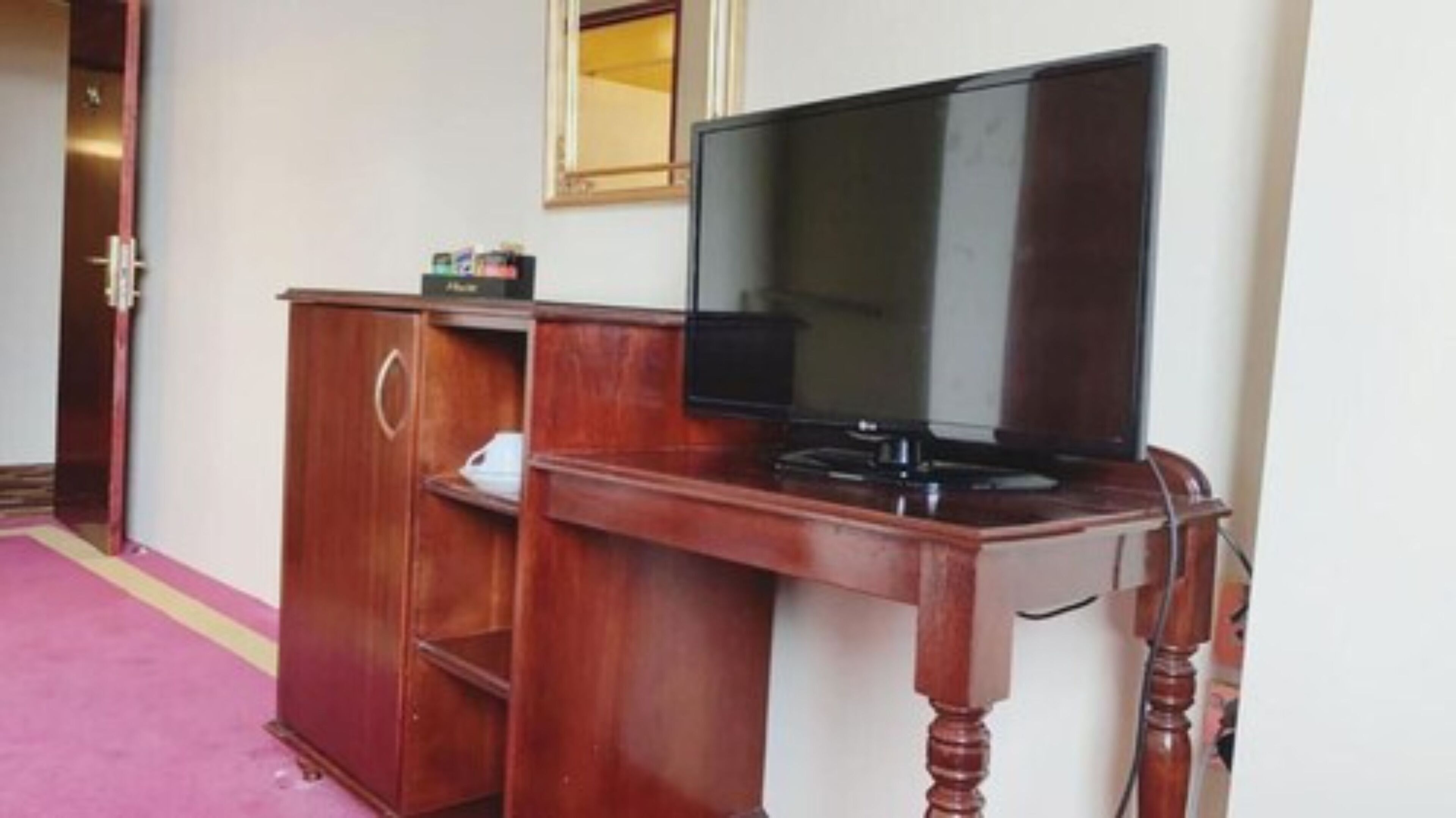 1 bedroom, desk, iron/ironing board, cots/infant beds