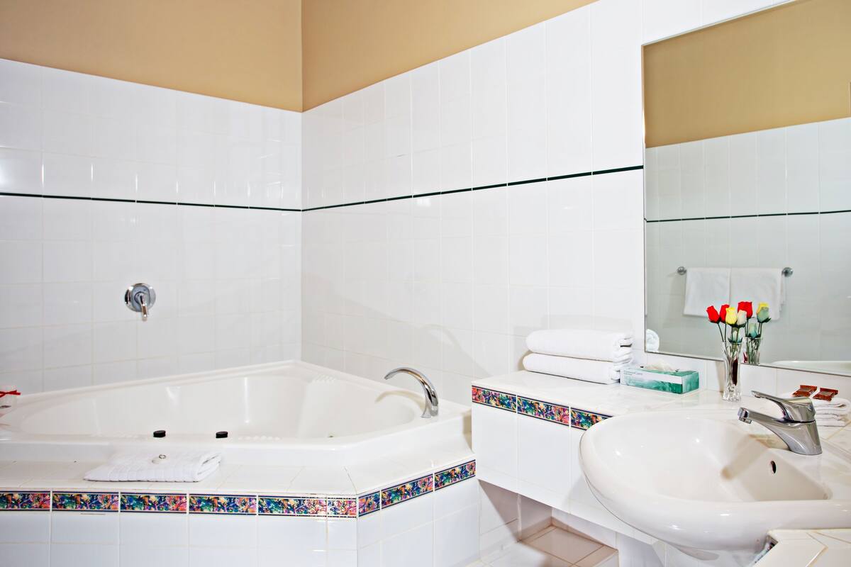 suite with terrace | bathroom | free toiletries, hair dryer, towels, soap