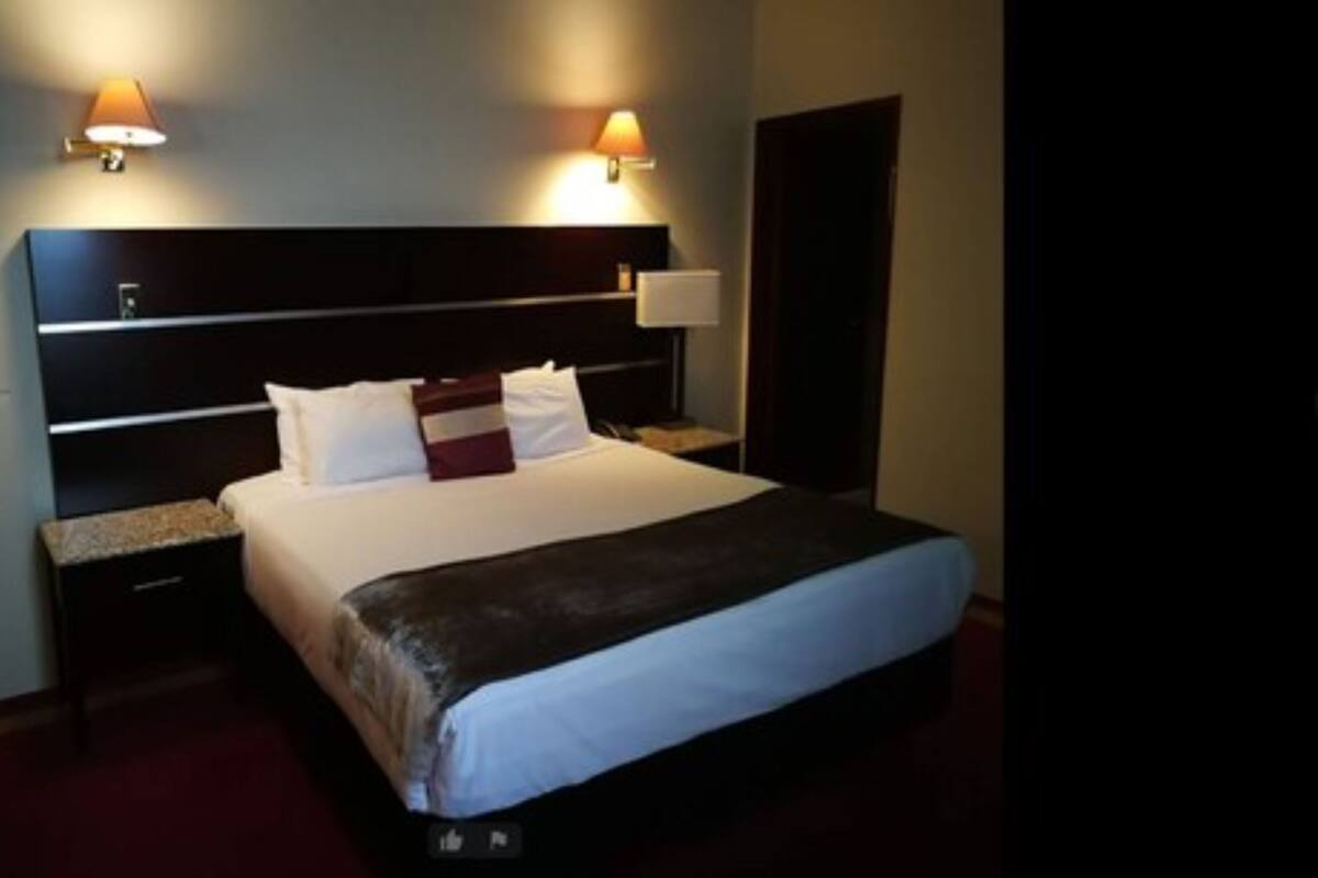 1 bedroom, desk, iron/ironing board, cots/infant beds