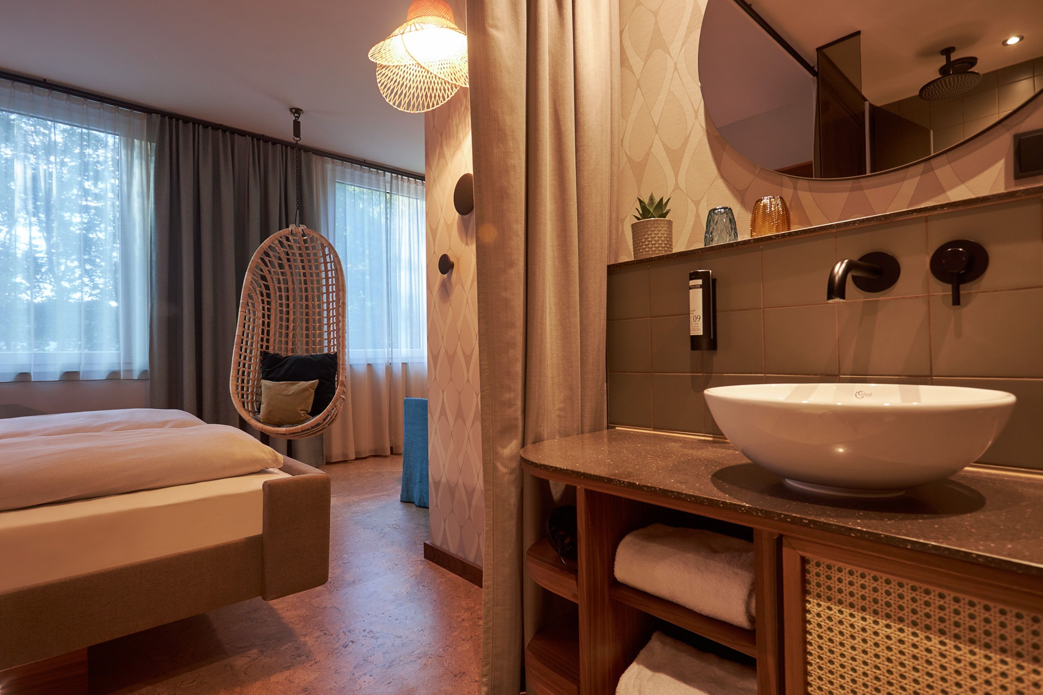 roomy cocoon | bathroom | hair dryer, towels