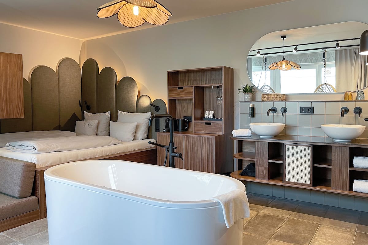 Hideaway Cocoon | 1 bedroom, hypo-allergenic bedding, in-room safe, blackout drapes