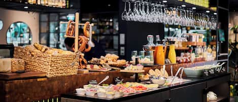 Kontinental frokost hver dag (EUR 19.90 per person)