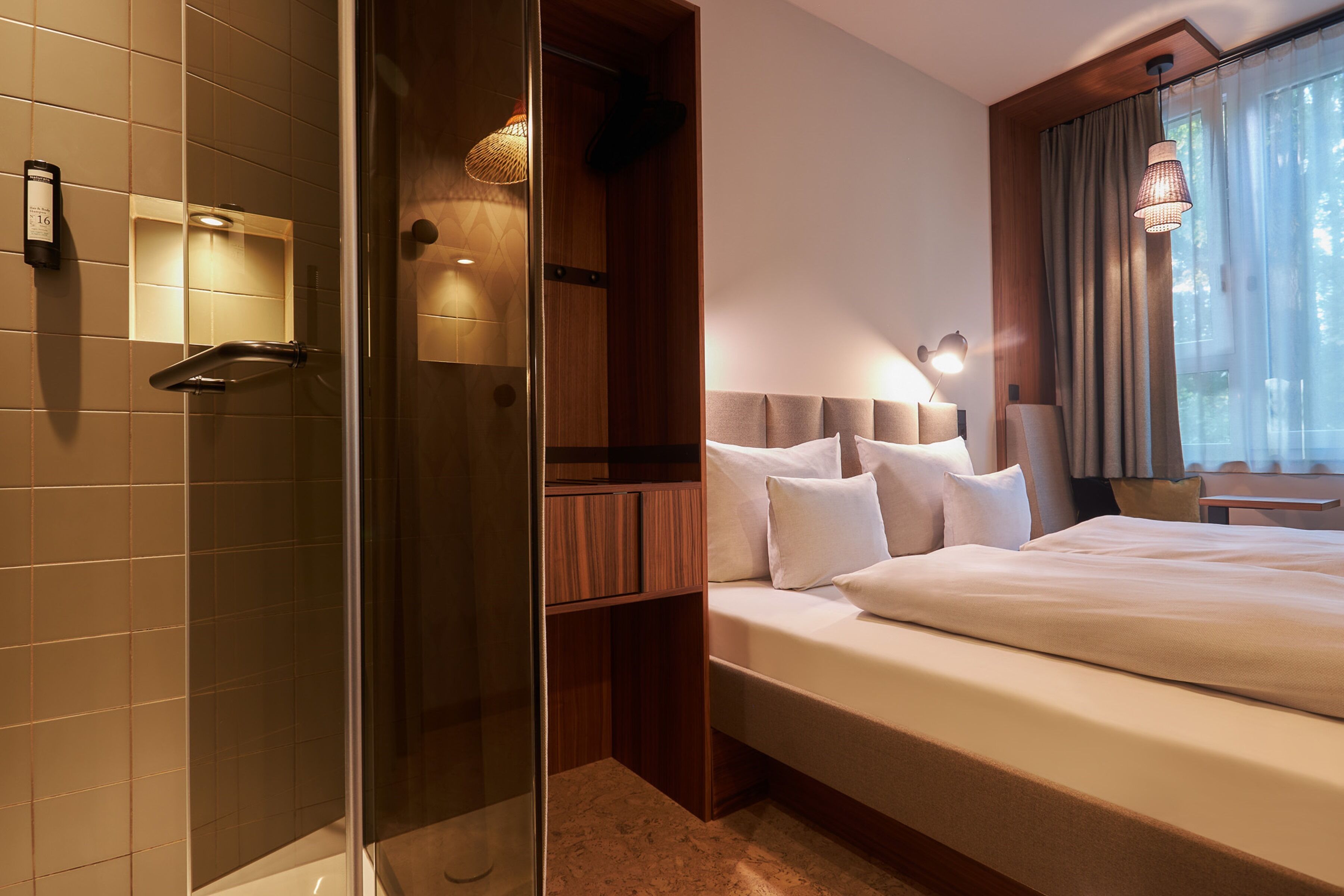 roomy cocoon | bathroom | hair dryer, towels