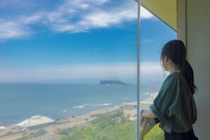 Sengetøy av topp kvalitet, safe på rommet og skrivebord