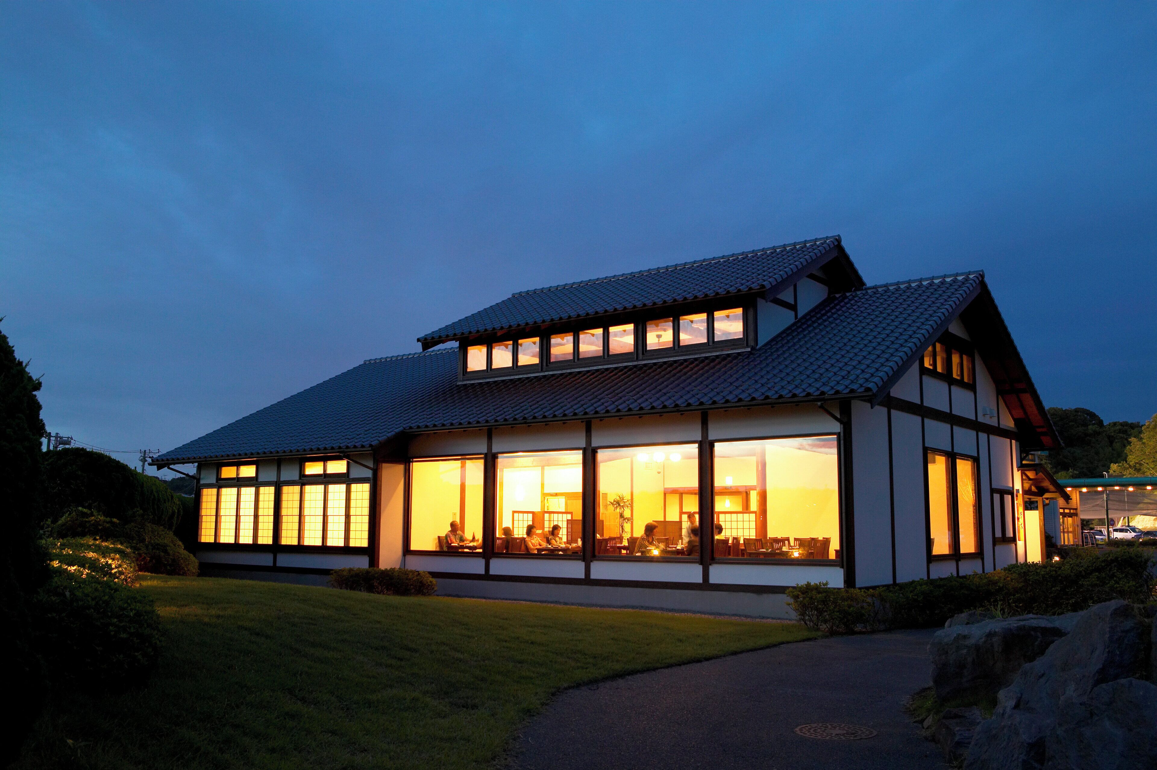 2 restaurants, breakfast, lunch, dinner served; French cuisine