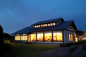 2 restaurants, breakfast, lunch, dinner served; French cuisine