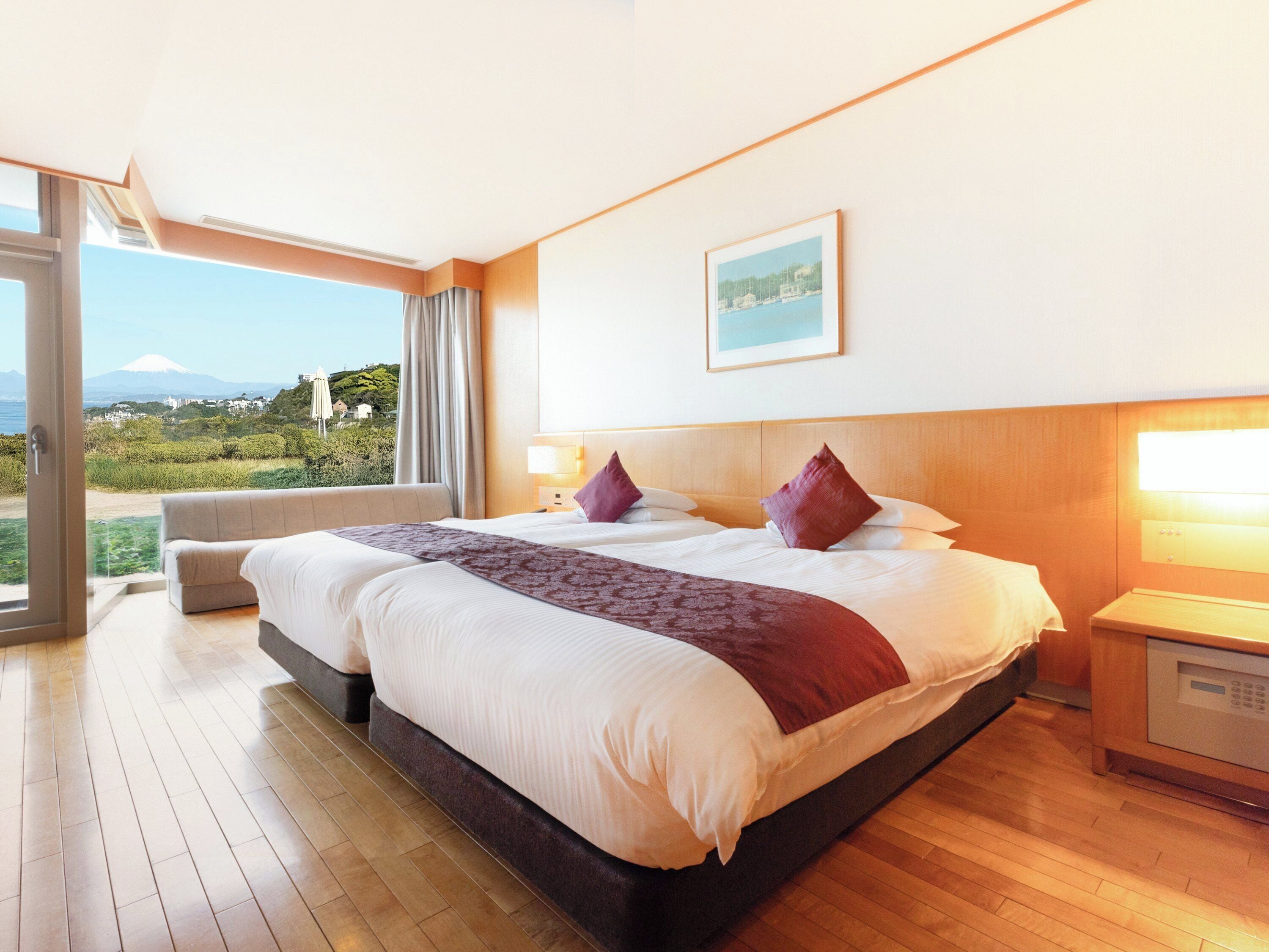 Suite, niet-roken (Room A) | Luxe beddengoed, een kluis op de kamer, een bureau