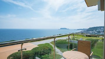 Suite Room B, Non Smoking | Balcony view