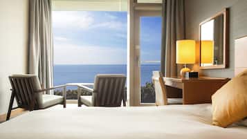 Hochwertige Bettwaren, Zimmersafe, Schreibtisch, Bügeleisen/Bügelbrett