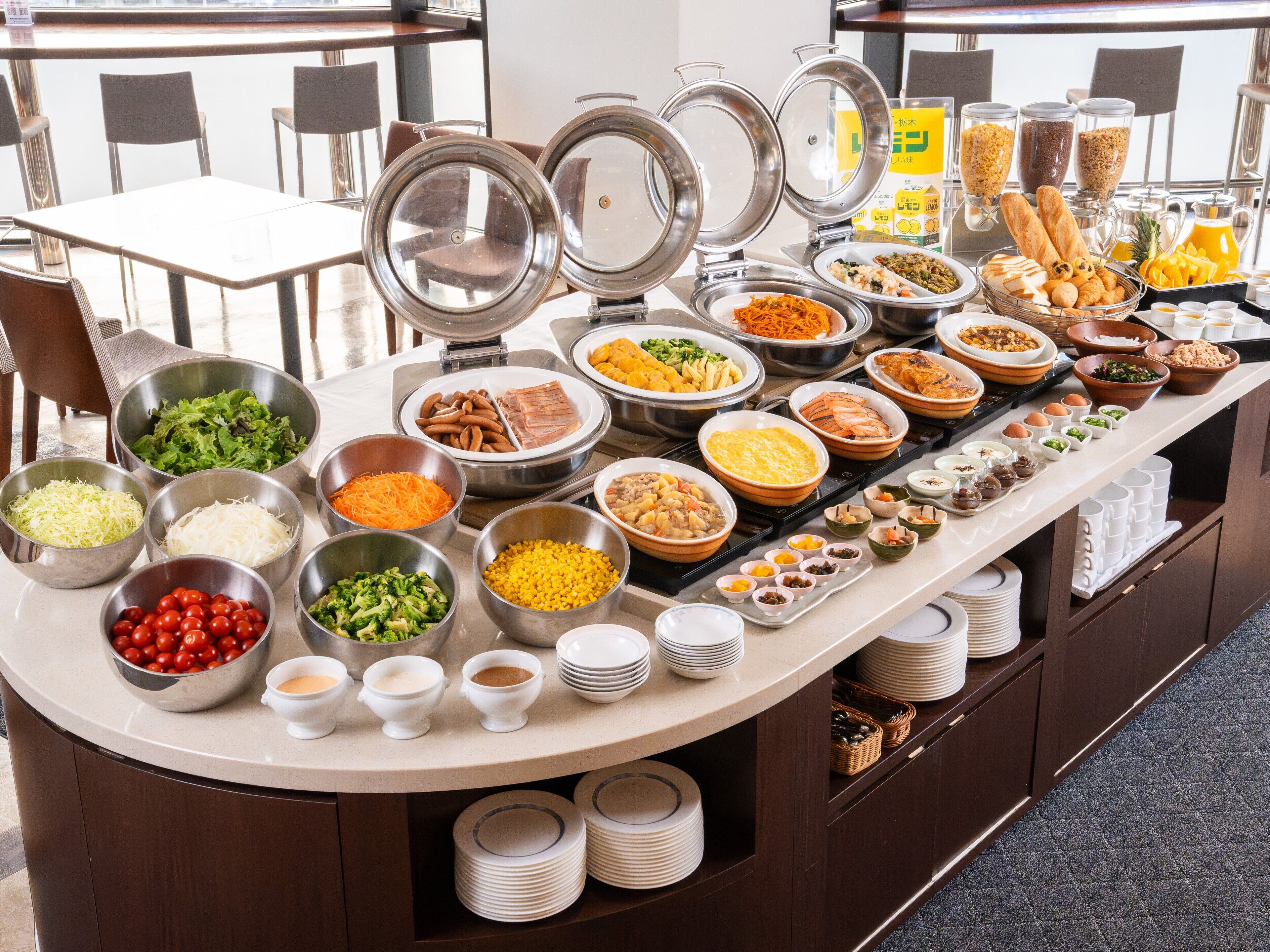 daily buffet breakfast (jpy 1760 per person)