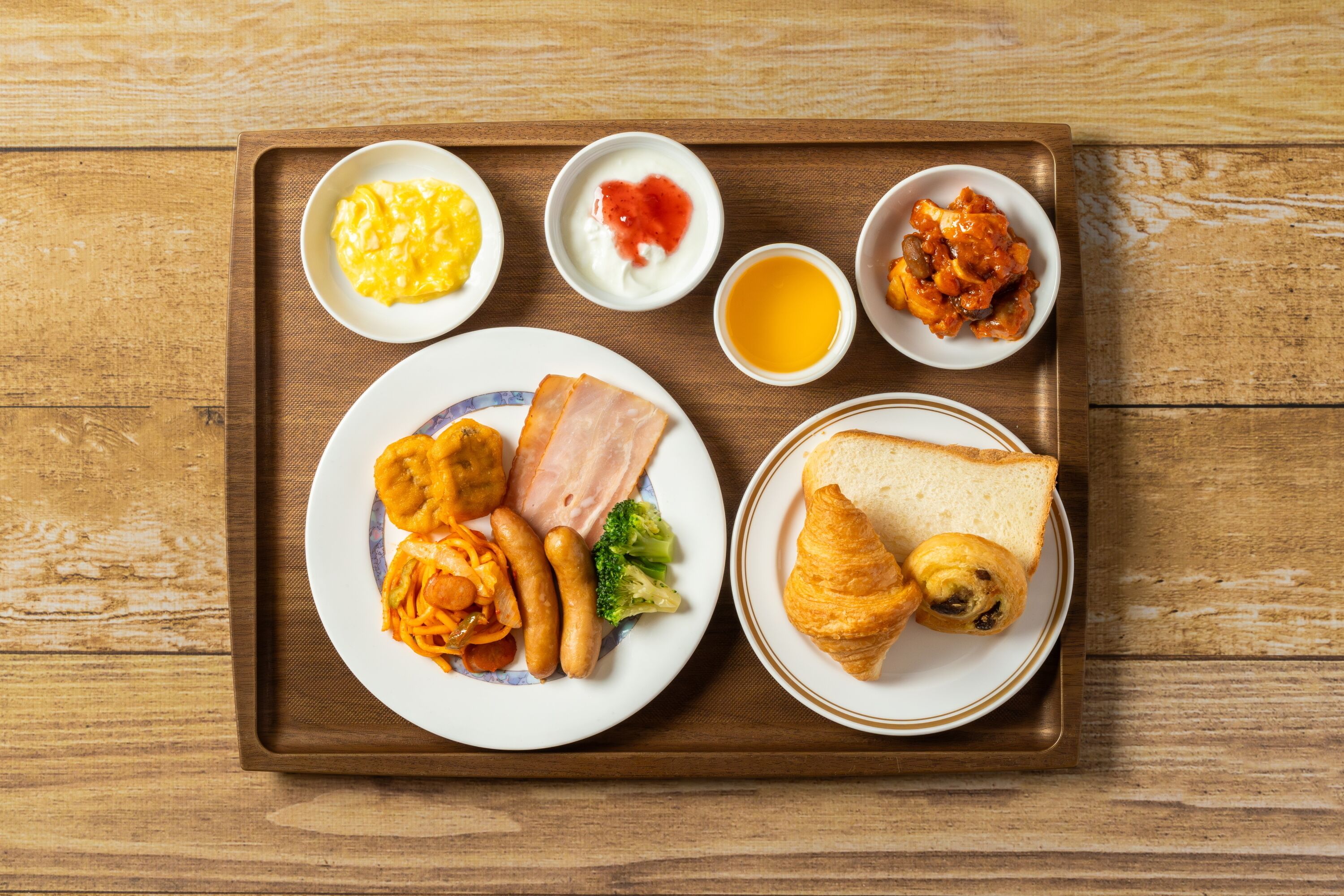 daily buffet breakfast (jpy 1760 per person)