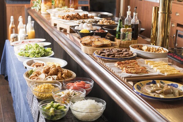 Desayuno buffet diario (JPY 1430 por persona)