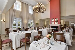 Breakfast, lunch and dinner served