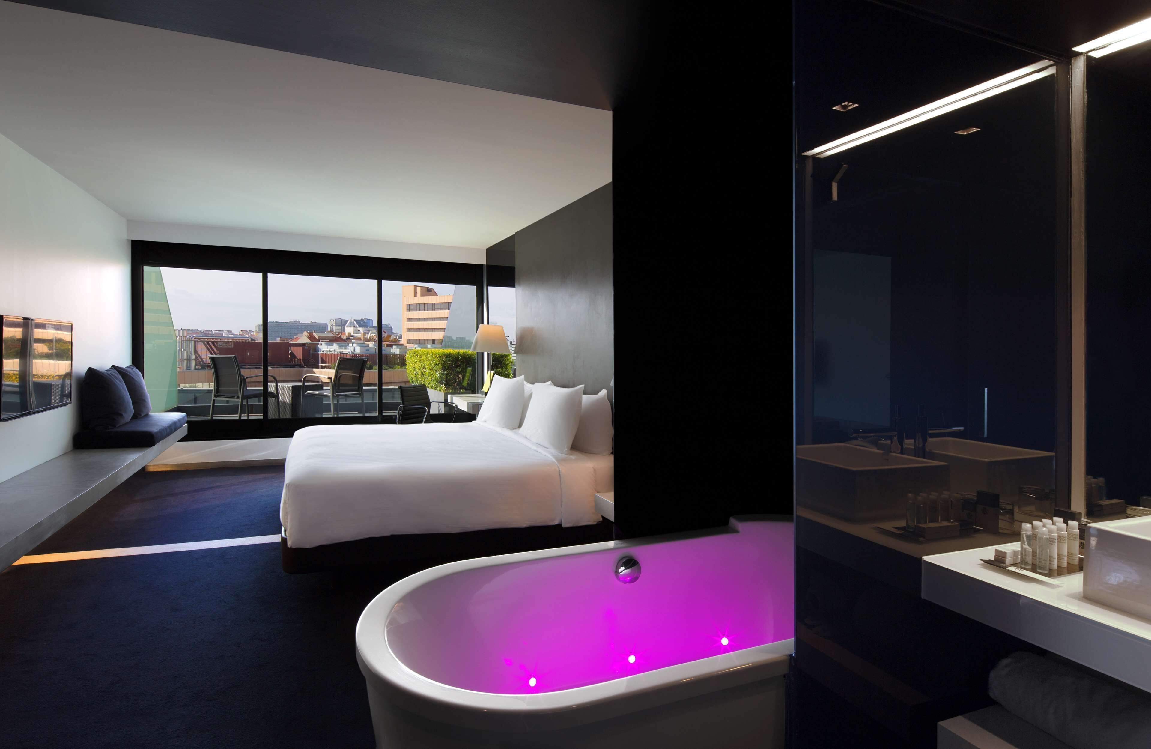 Ropa de cama de alta calidad y minibar 
