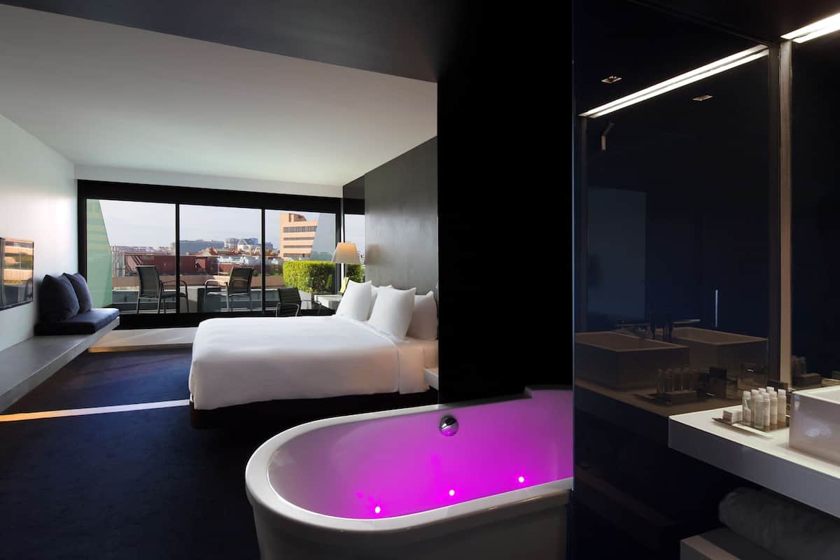 Ropa de cama de alta calidad y minibar