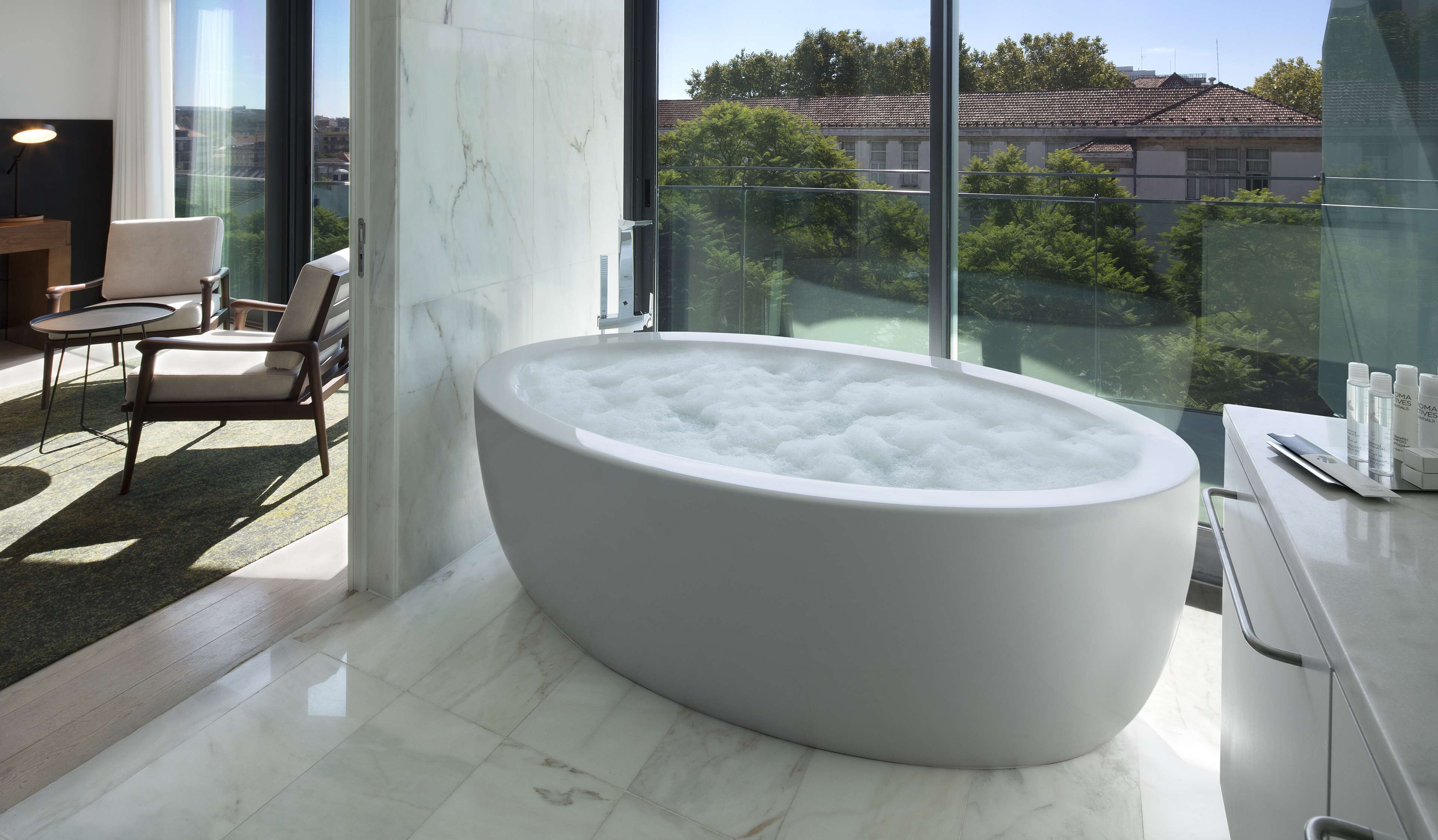 king family room | bathroom | combined shower/bathtub, deep-soaking bathtub, free toiletries