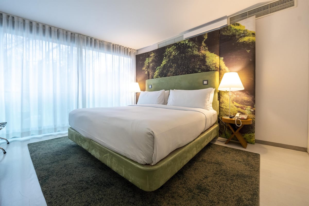 King Deluxe | Ropa de cama de alta calidad, minibar, caja fuerte y escritorio