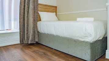 Single Room | Desk, iron/ironing board, free WiFi