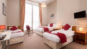 Triple Room | Desk, iron/ironing board, free WiFi
