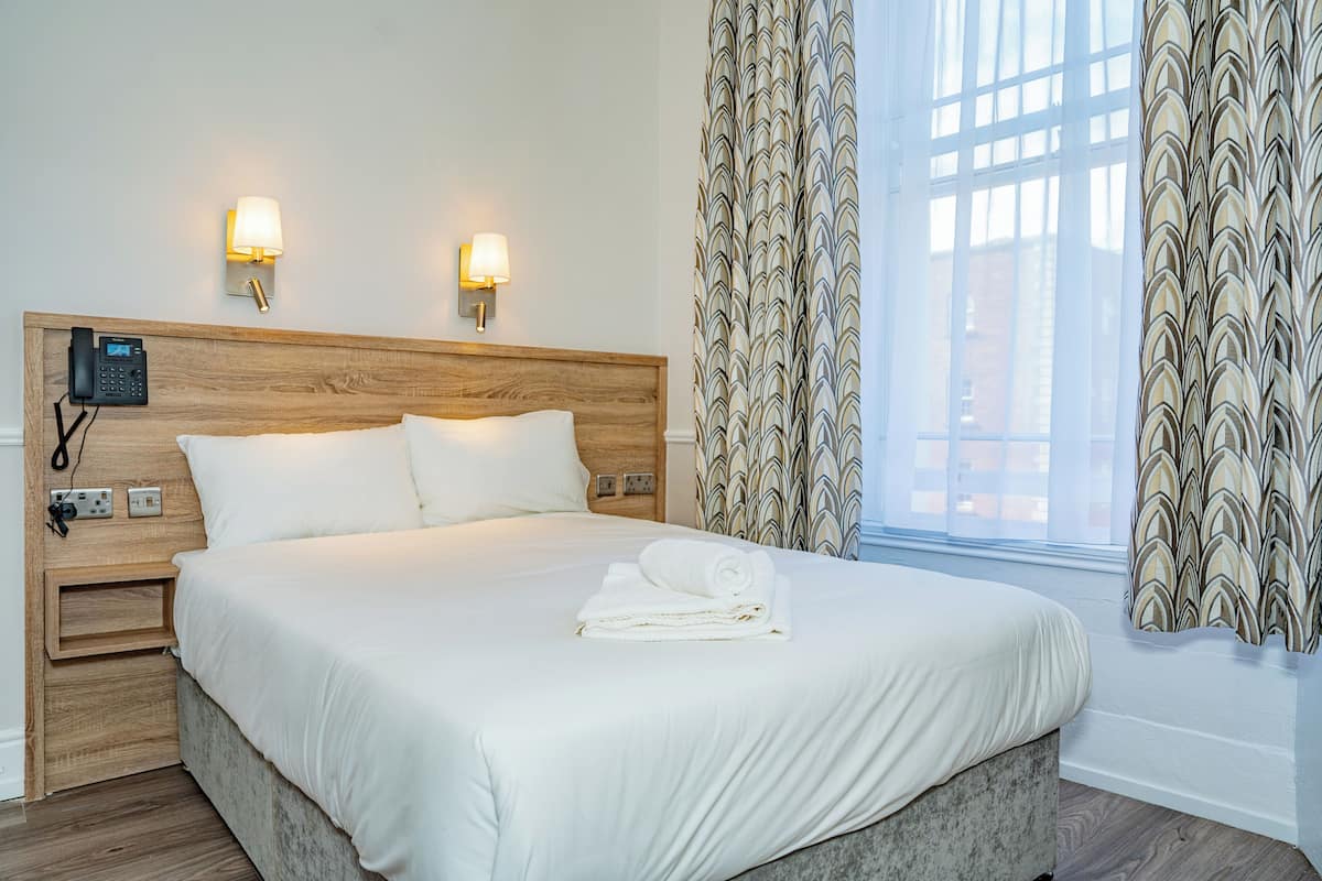 Double Room | Desk, iron/ironing board, free WiFi