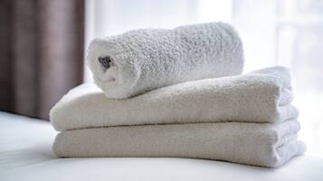 Family Quadruple Room | Desk, iron/ironing board, free WiFi