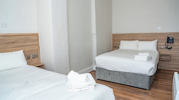Triple Room | Desk, iron/ironing board, free WiFi