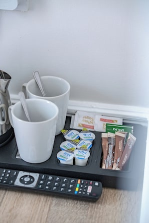 Room | Desk, iron/ironing board, free WiFi - Iveagh Lodge (Dublin)