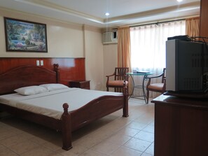 패밀리 빌라 | 객실 내 금고, 각각 다른 스타일의 인테리어, 각각 다르게 가구 비치, 책상