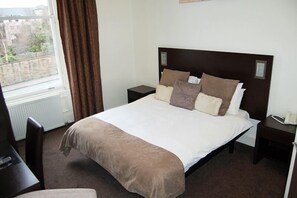 双人房或双床房 | 办公桌、熨斗/熨板、免费 WiFi