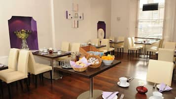 Breakfast (GBP 7.50 per person)