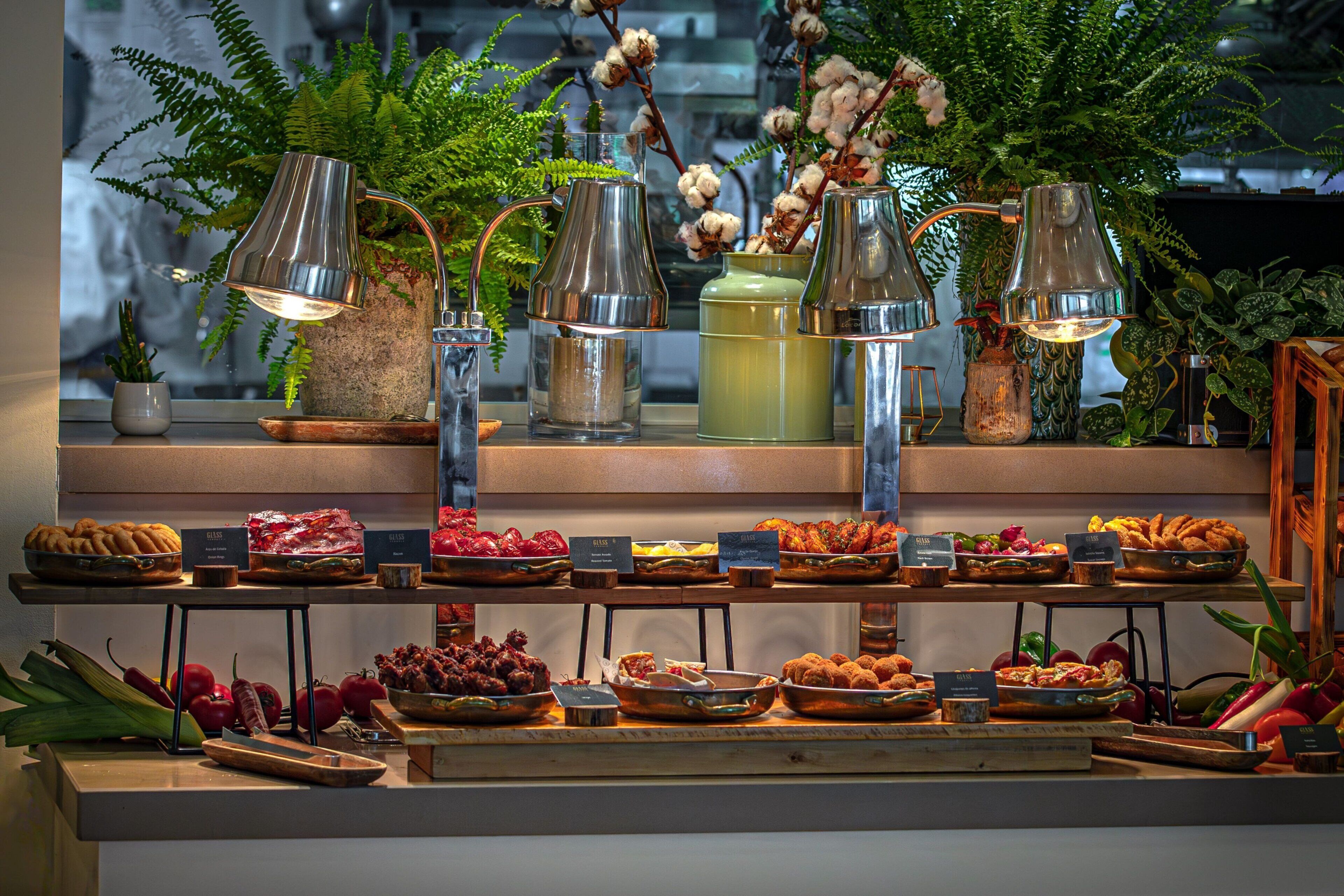 Se sirven desayunos, comidas y cenas 