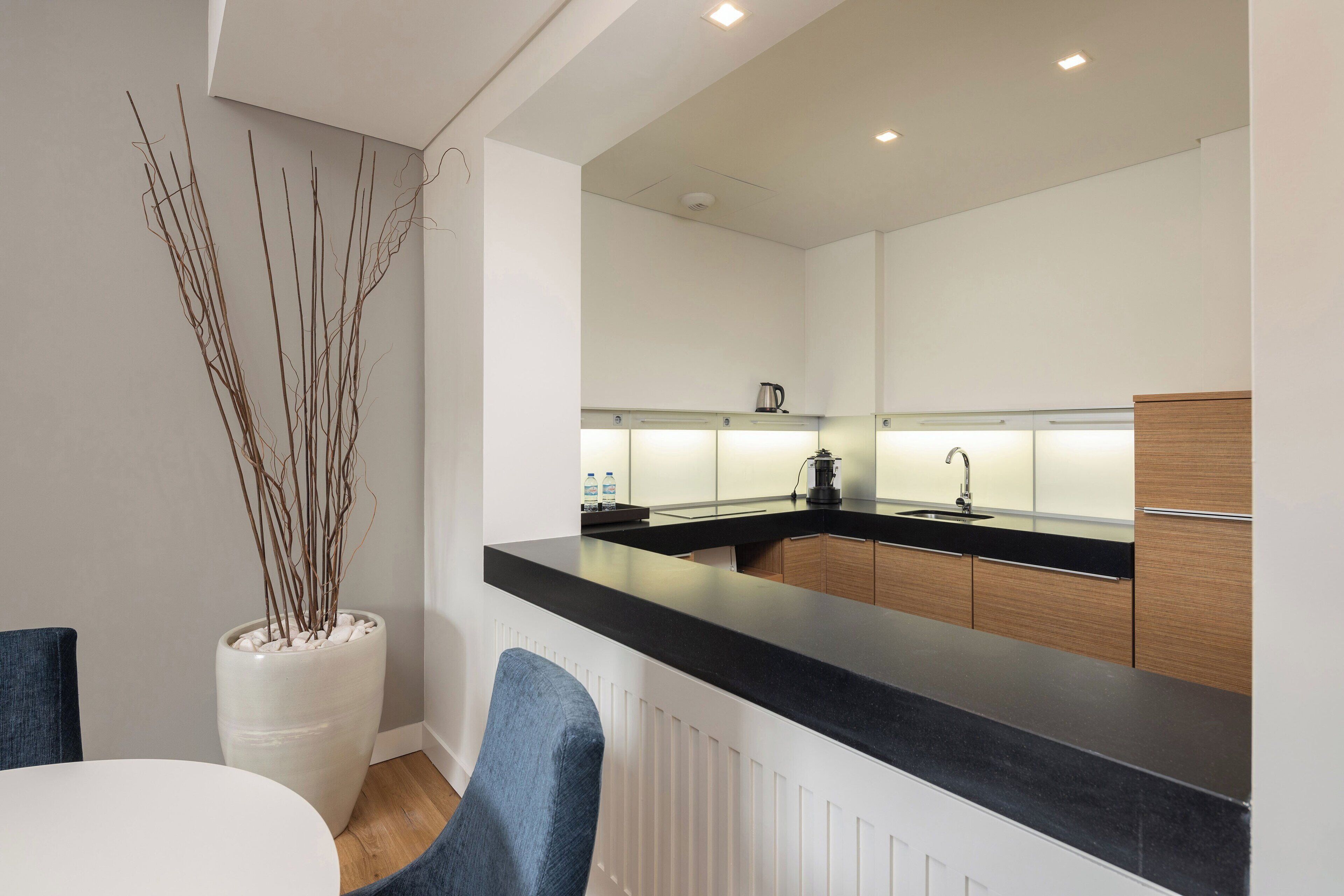 premium suite, 1 bedroom, non smoking | private kitchen | electric kettle