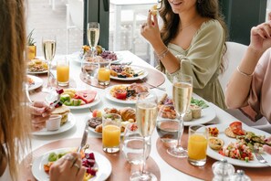Breakfast, lunch, dinner and brunch served  - Sheraton Cascais Resort - Hotel & Residences (Cascais)