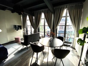 Deluxe Studio | Blackout curtains, free WiFi, bed sheets - Hotel de Prince (Nijmegen)