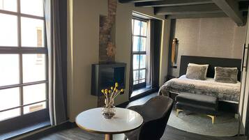 Deluxe-Studio | Verdunkelungsvorhänge, kostenloses WLAN, Bettwäsche