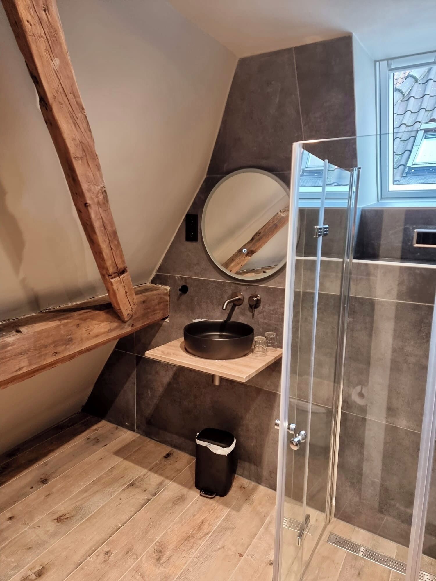 Deluxe Tweepersoonskamer | 浴室 | 淋浴设施、吹风机、毛巾