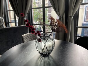 Blackout drapes, free WiFi, bed sheets - Hotel de Prince (Nijmegen)