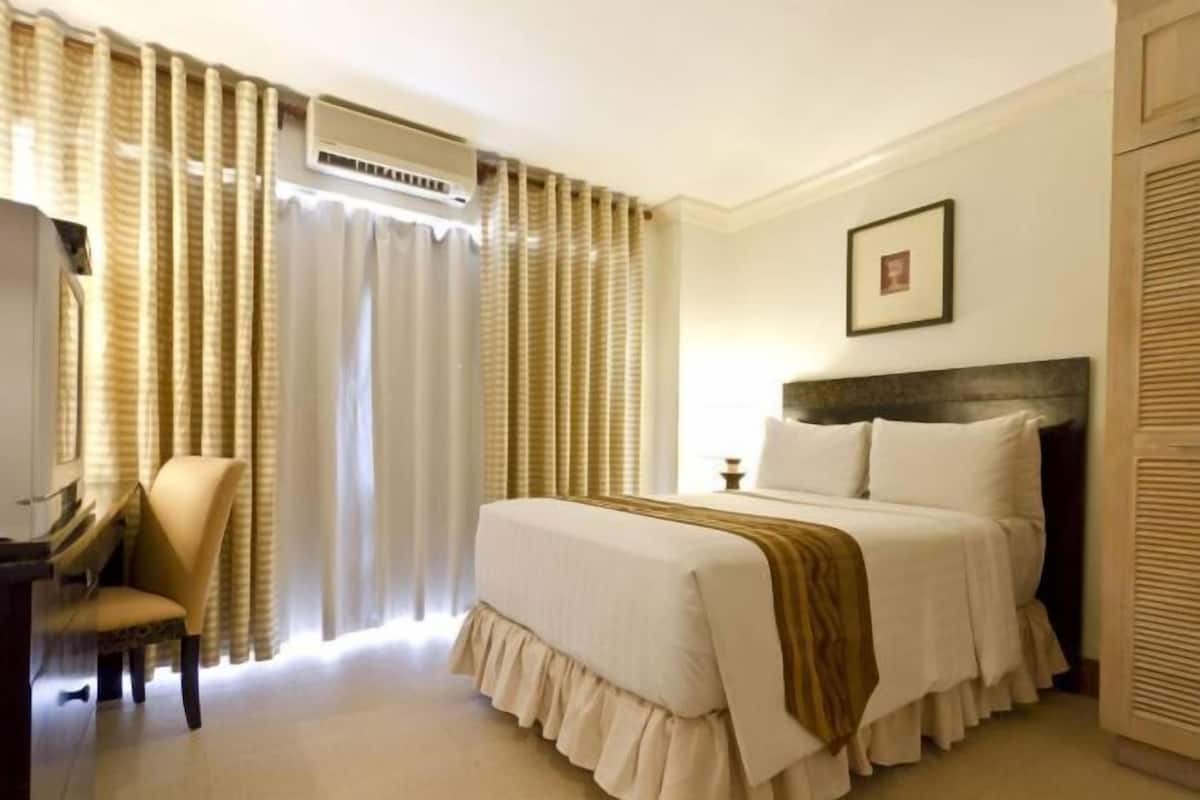 Bộ đồ giường kháng dị ứng, minibar, két bảo mật tại phòng, bàn