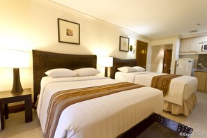 高级套房, 1 间卧室 | 防过敏的被褥、迷你吧、客房内保险箱、办公桌