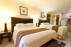 Hypo-allergenic bedding, minibar, in-room safe, desk