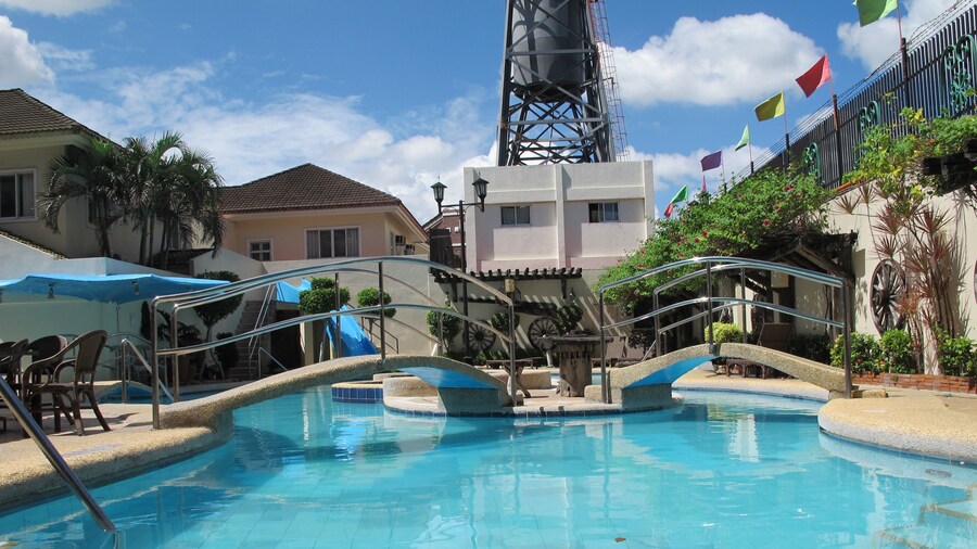 Crown Regency Suites & Residences - Mactan