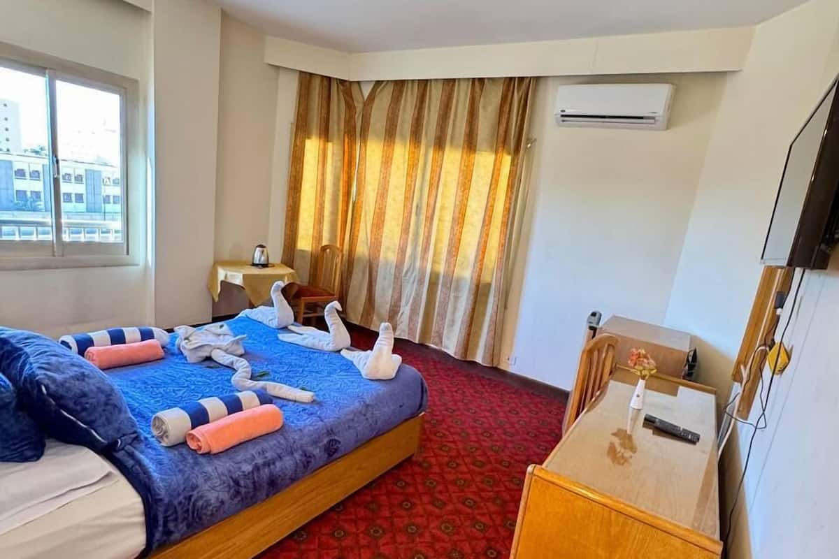 Single Room | Egyptian cotton sheets, premium bedding, pillowtop beds, minibar