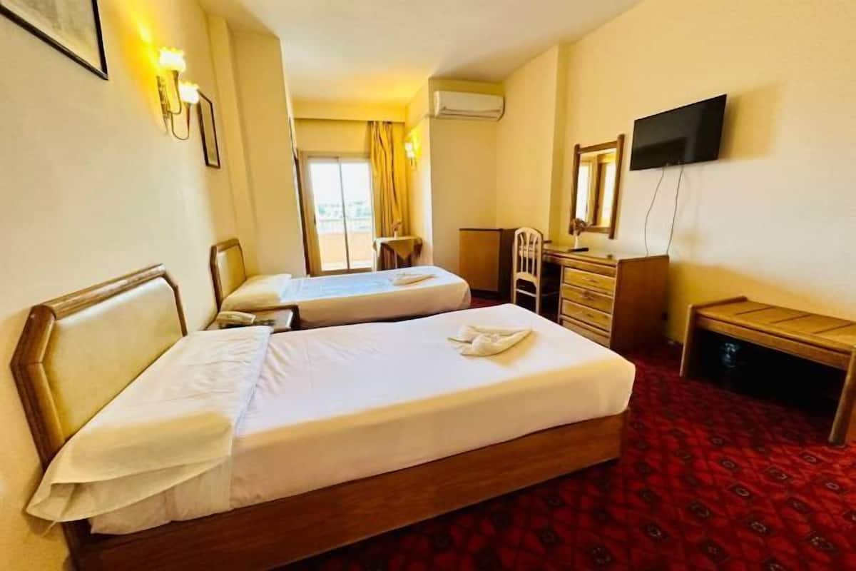 Egyptian cotton sheets, premium bedding, pillowtop beds, minibar
