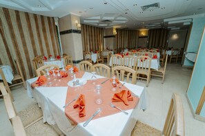 2 restaurants; breakfast, lunch, and dinner served - Queens Valley Hotel, Restaurants, Bars and Spa Luxor (Luxor)