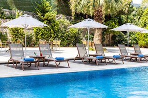 Seasonal outdoor pool, free pool cabanas, pool umbrellas