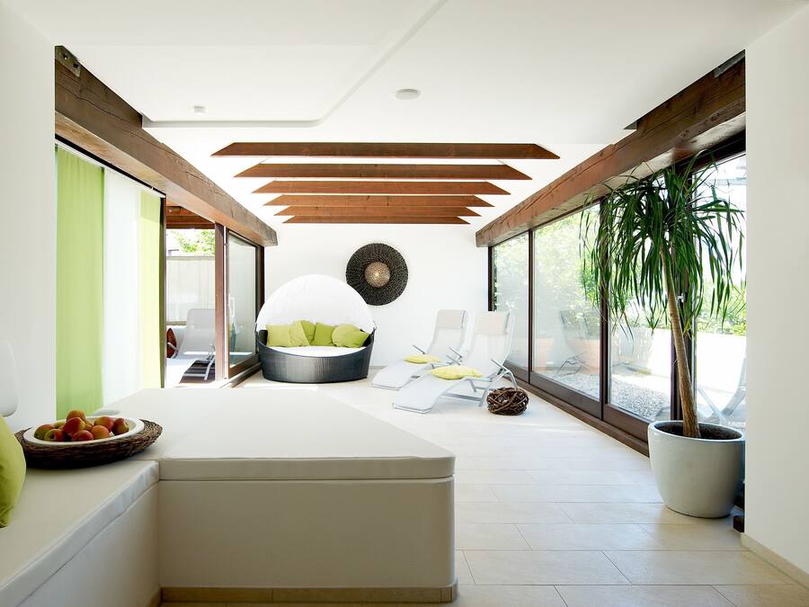 Sauna, body treatments, aromatherapy, hot stone massages, facials